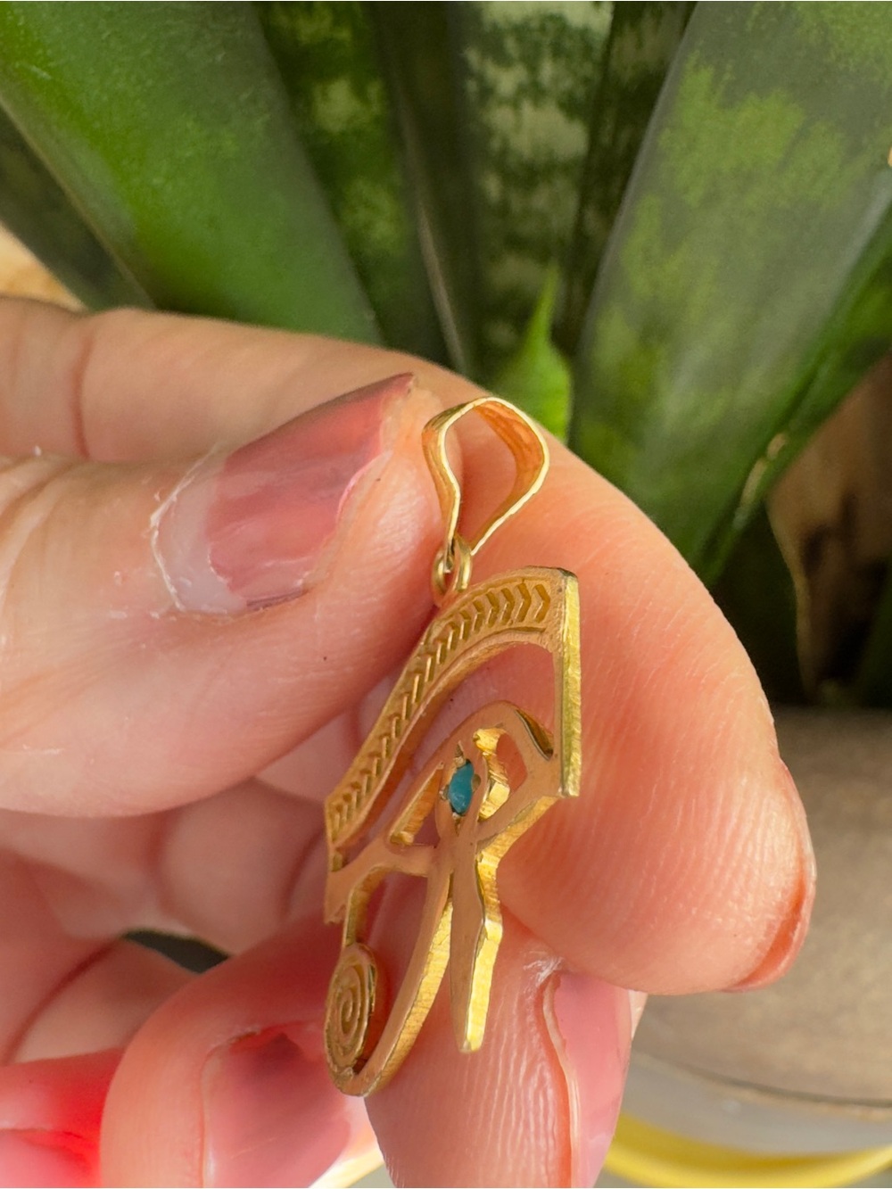 22k Egyptian Eye Pendant - Picture 10 of 12